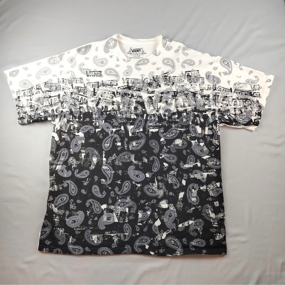 Vans T Shirt Men's XL White Black Paisley Bandana Graphic Short Sleeve Cotton